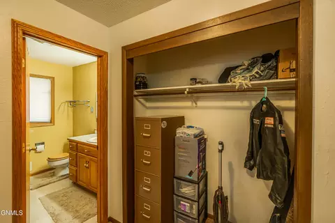 2127 Boulevard Ave E, Bismarck, ND 58501 photo 14