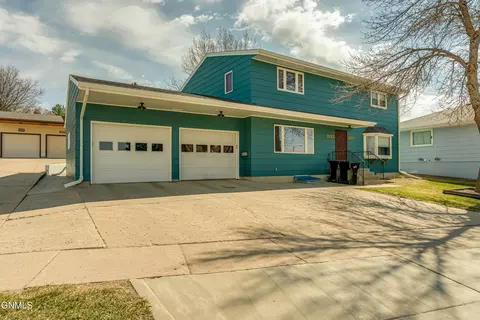 2127 Boulevard Ave E, Bismarck, ND 58501 photo 2
