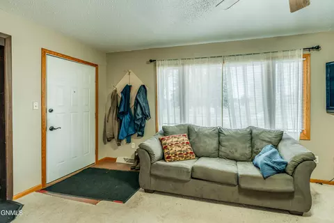 2127 Boulevard Ave E, Bismarck, ND 58501 photo 5