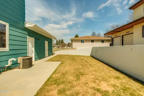 2127 Boulevard Ave E, Bismarck, ND 58501 photo 31