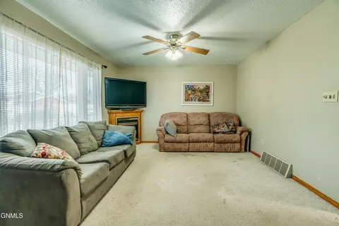 2127 Boulevard Ave E, Bismarck, ND 58501 photo 6