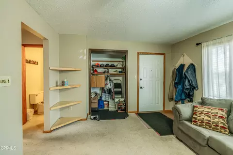 2127 Boulevard Ave E, Bismarck, ND 58501 photo 4