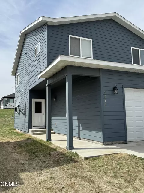 1213 9th St SW, Watford City, ND 58854