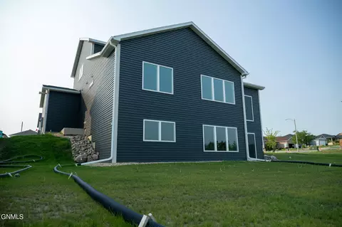 Exterior - 4837 Cornice Lp, Bismarck, ND 58503 photo 6 of 10