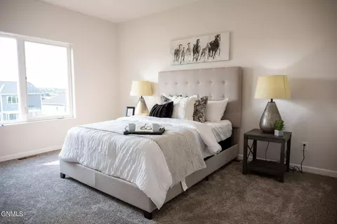 Bedroom - 4837 Cornice Lp, Bismarck, ND 58503 photo 3 of 10
