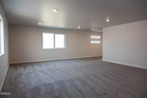 Living - 4837 Cornice Lp, Bismarck, ND 58503 photo 4 of 6