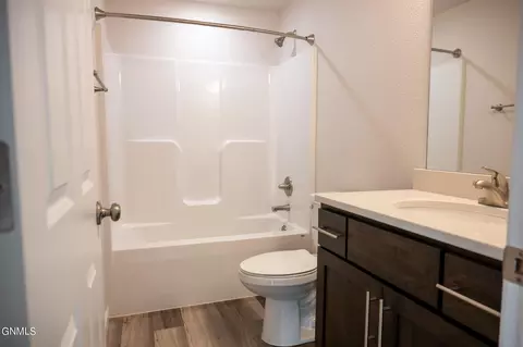 Bath - 4837 Cornice Lp, Bismarck, ND 58503 photo 9 of 10