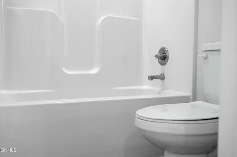 Bath - 4837 Cornice Lp, Bismarck, ND 58503 photo 8 of 10