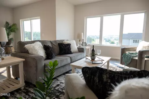Living - 4837 Cornice Lp, Bismarck, ND 58503 photo 2 of 6