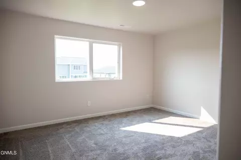 Bedroom - 4837 Cornice Lp, Bismarck, ND 58503 photo 7 of 10