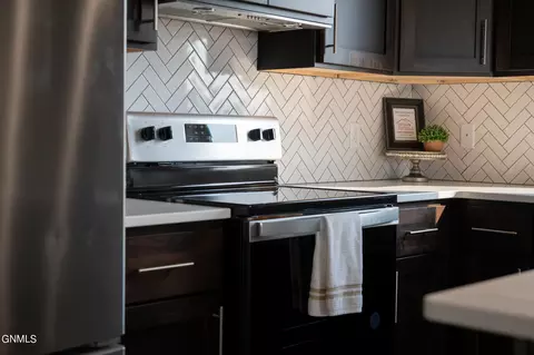 Kitchen - 4837 Cornice Lp, Bismarck, ND 58503 photo 3 of 5