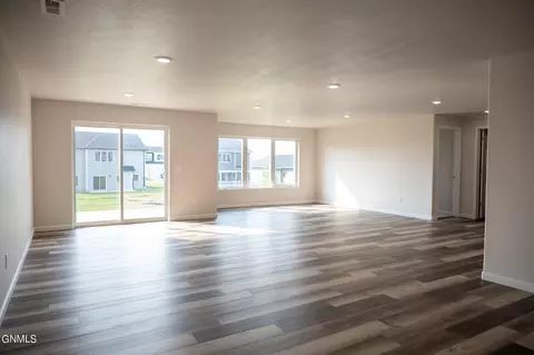 Living - 4837 Cornice Lp, Bismarck, ND 58503 photo 6 of 6