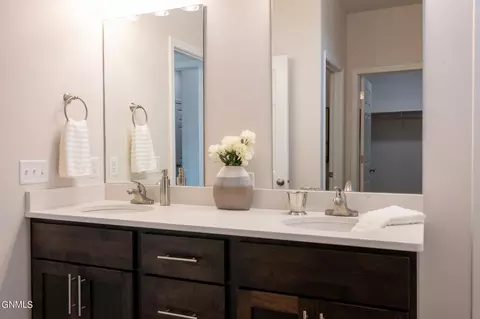 Bath - 4837 Cornice Lp, Bismarck, ND 58503 photo 2 of 10