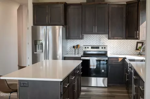 Kitchen - 4837 Cornice Lp, Bismarck, ND 58503 photo 2 of 5