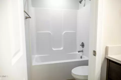 Bath - 4837 Cornice Lp, Bismarck, ND 58503 photo 7 of 10