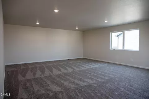 Living - 4837 Cornice Lp, Bismarck, ND 58503 photo 3 of 6