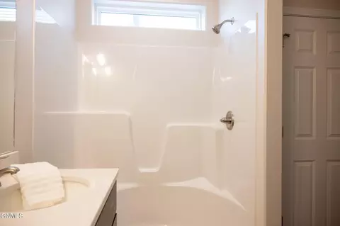 Bath - 4837 Cornice Lp, Bismarck, ND 58503 photo 4 of 10