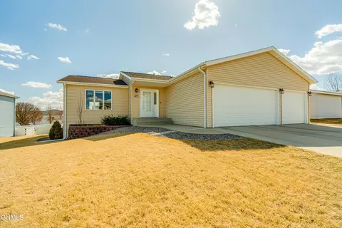 4407 Tucker Ln, Bismarck, ND 58503