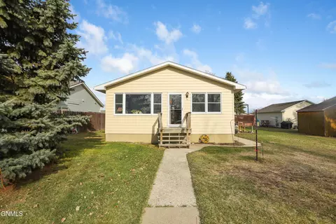 12 High St, Ray, ND 58849