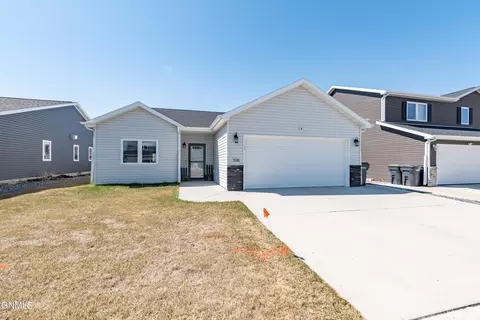 3520 Amity Cir SE, Mandan, ND 58554