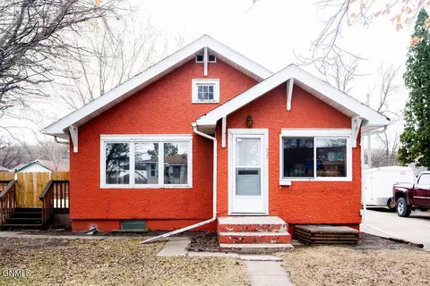727 2nd St SW, Jamestown, ND 58401