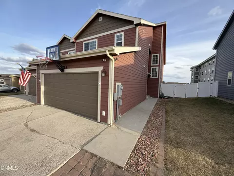 2715 23rd St W, Williston, ND 58801 photo 2
