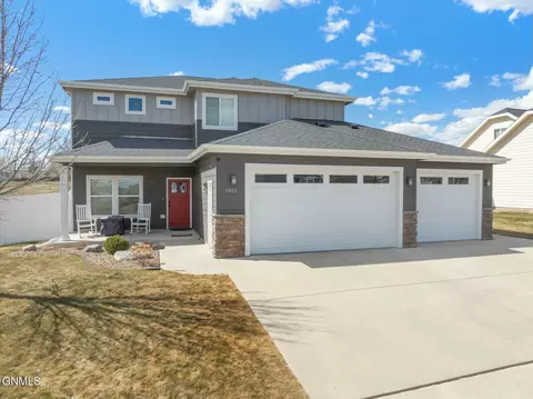 6815 University Ave N, Williston, ND 58801 photo 3