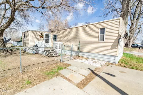 210 S Prairie Ln, Mandan, ND 58554