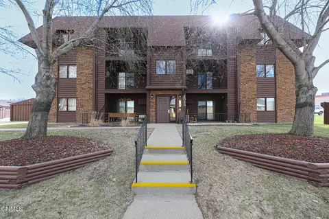 2033 N Washington St, Bismarck, ND 58501