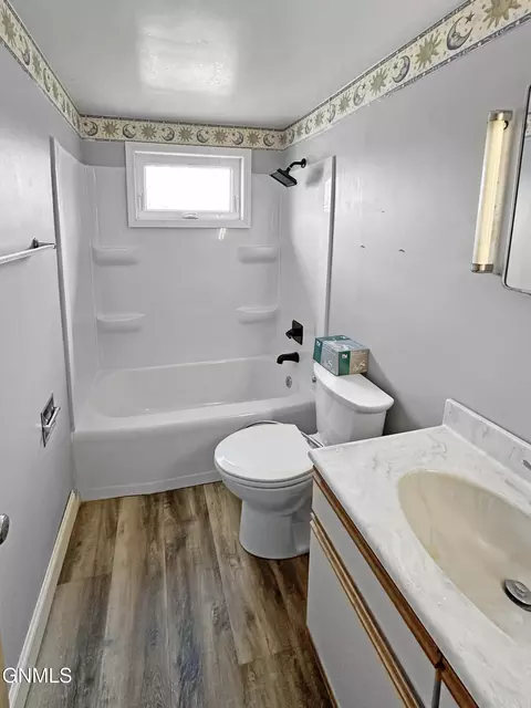 Bath - 1416 1st Ave E, Williston, ND 58801 photo 2 of 2