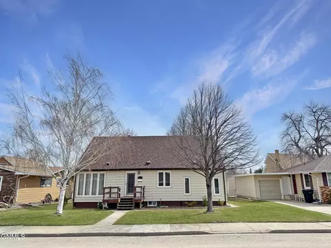 1416 1st Ave E, Williston, ND 58801