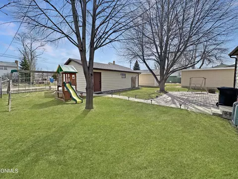 Exterior - 1416 1st Ave E, Williston, ND 58801 photo 2 of 2