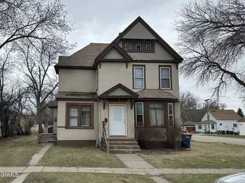 525 1st Ave N, Jamestown, ND 58401