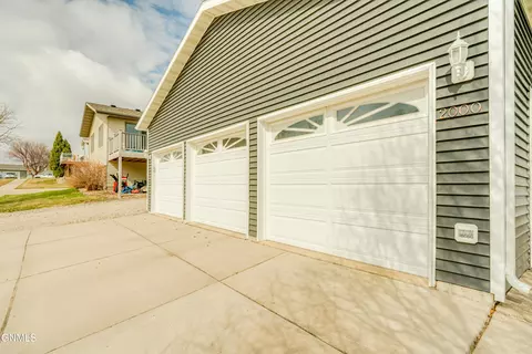 2000 Union Loop NW, Mandan, ND 58554 photo 3
