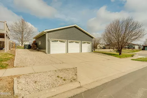 2000 Union Loop NW, Mandan, ND 58554 photo 4