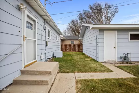 708 13th Ave W, Williston, ND 58801 photo 6