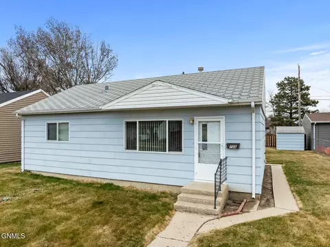 708 13th Ave W, Williston, ND 58801 photo 2