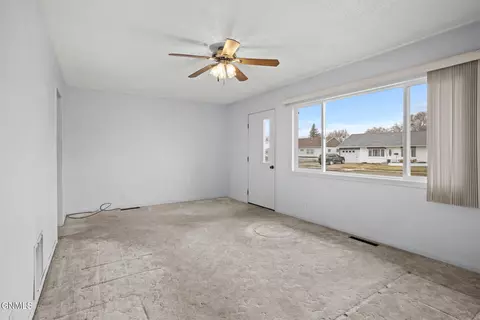 708 13th Ave W, Williston, ND 58801 photo 17