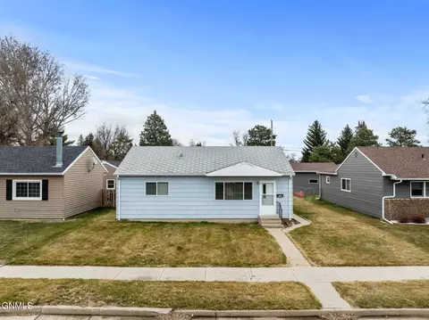 708 13th Ave W, Williston, ND 58801 photo 3