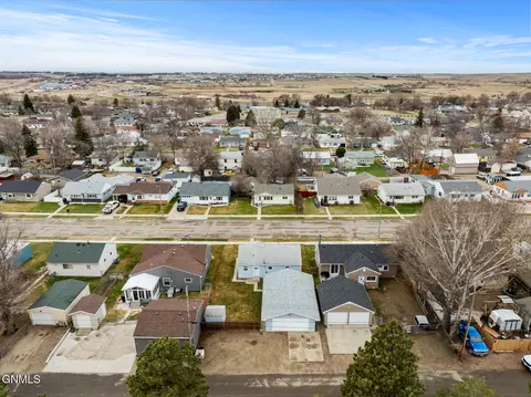 708 13th Ave W, Williston, ND 58801 photo 11