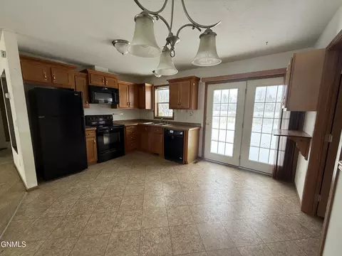 460 Central Ave E, Velva, ND 58790 photo 4