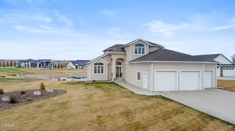 4112 Shorefront Pl SE, Mandan, ND 58554 photo 2