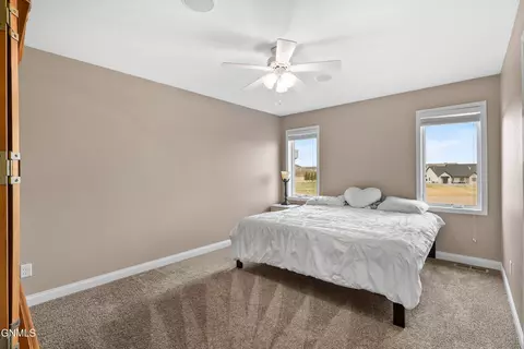 4112 Shorefront Pl SE, Mandan, ND 58554 photo 35