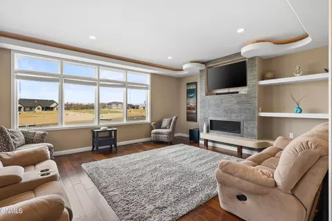 4112 Shorefront Pl SE, Mandan, ND 58554 photo 18