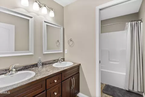 4112 Shorefront Pl SE, Mandan, ND 58554 photo 36