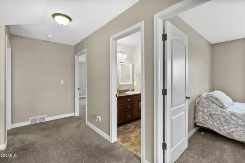 4112 Shorefront Pl SE, Mandan, ND 58554 photo 32