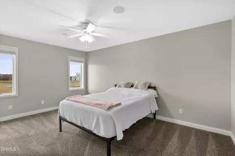 4112 Shorefront Pl SE, Mandan, ND 58554 photo 38