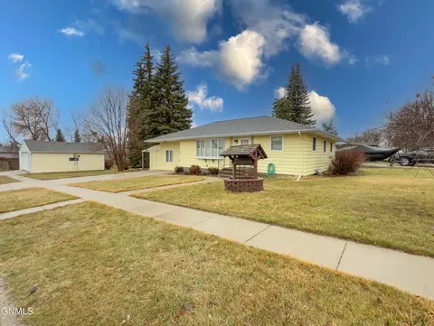 318 N Torning St, Tioga, ND 58852