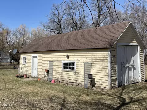 280 2nd Ave, Sutton, ND 58484 photo 41