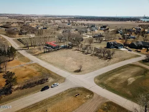 6503 Kingswood Rd, Bismarck, ND 58503